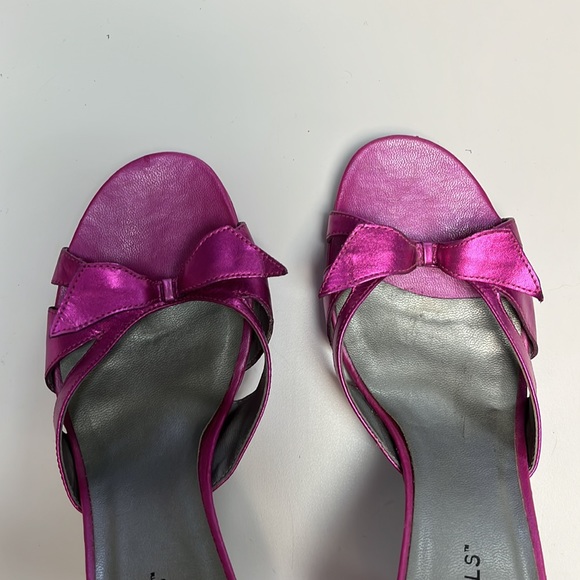 BCBGirls Beautiful fuchsia metallic heels. - Picture 5 of 8